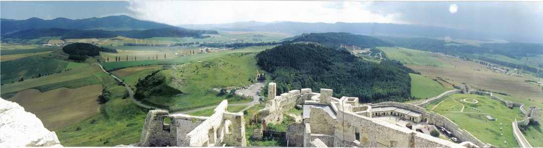Vyhliadka zo Spišského hradu východným smerom