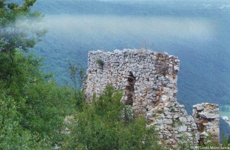 Severný múr zámku.