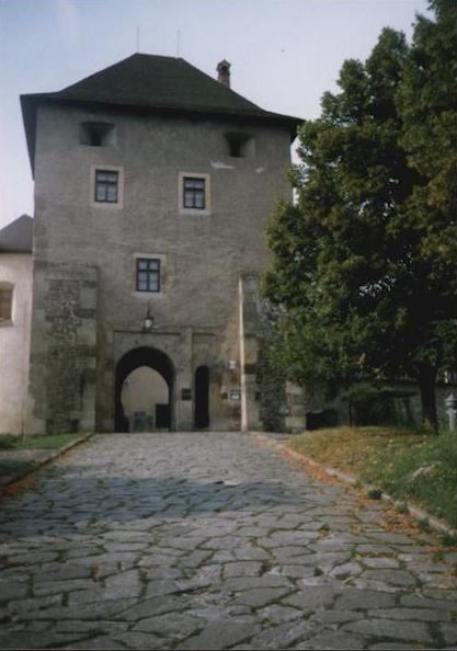 Vchod do zámku.